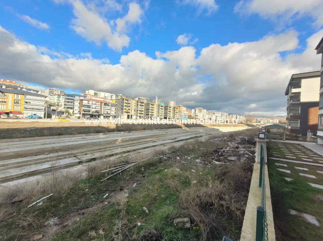 Vatandaşlığa Uygun Ankara Gölbaşı Bahçelievler Mah. 200 M ² Park Manzaralı Arakat Lüks Satılık Daire