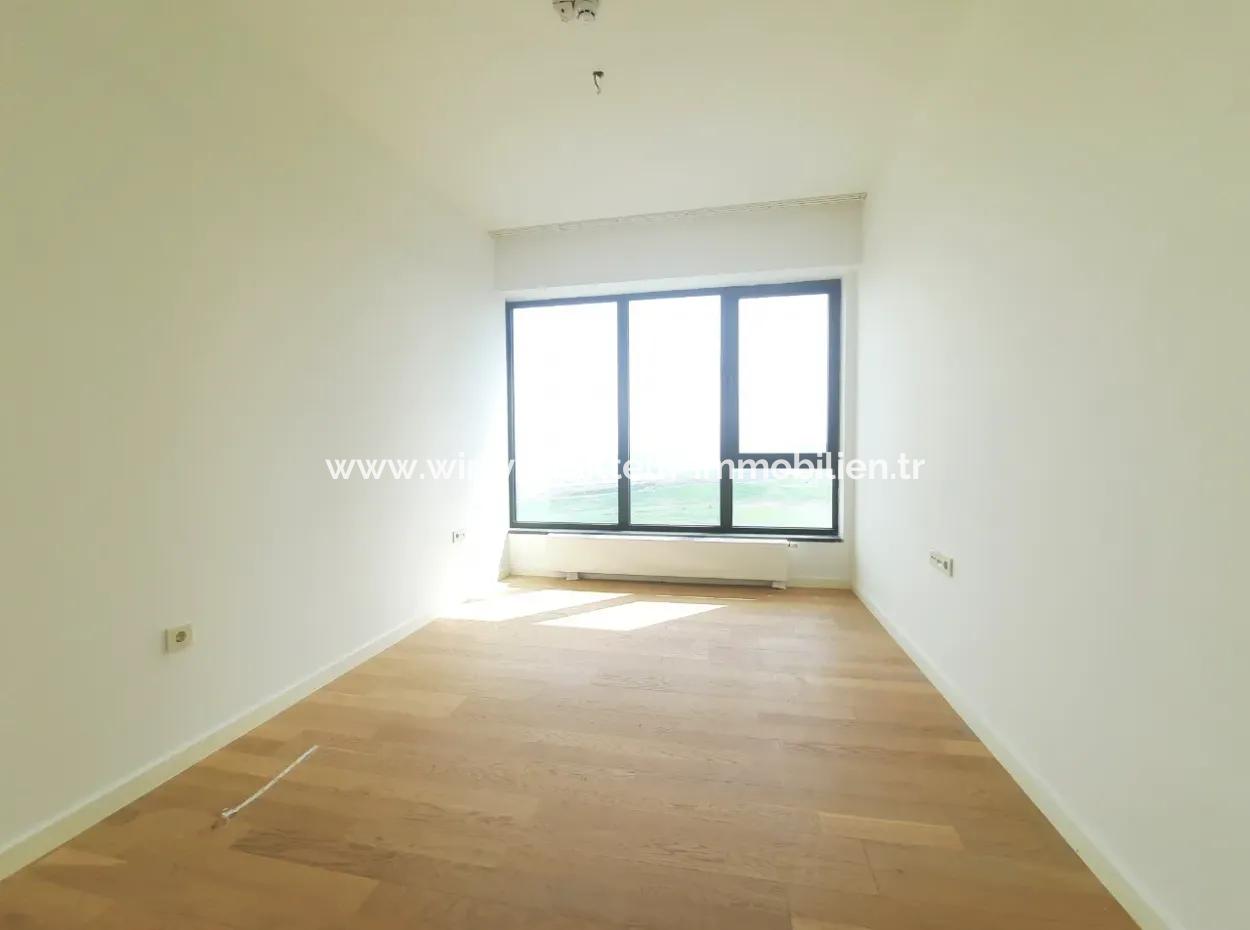 Kiracısız İncek Loft Satılık  5,5+1  Göl Manzaralı 14.Kat Daire