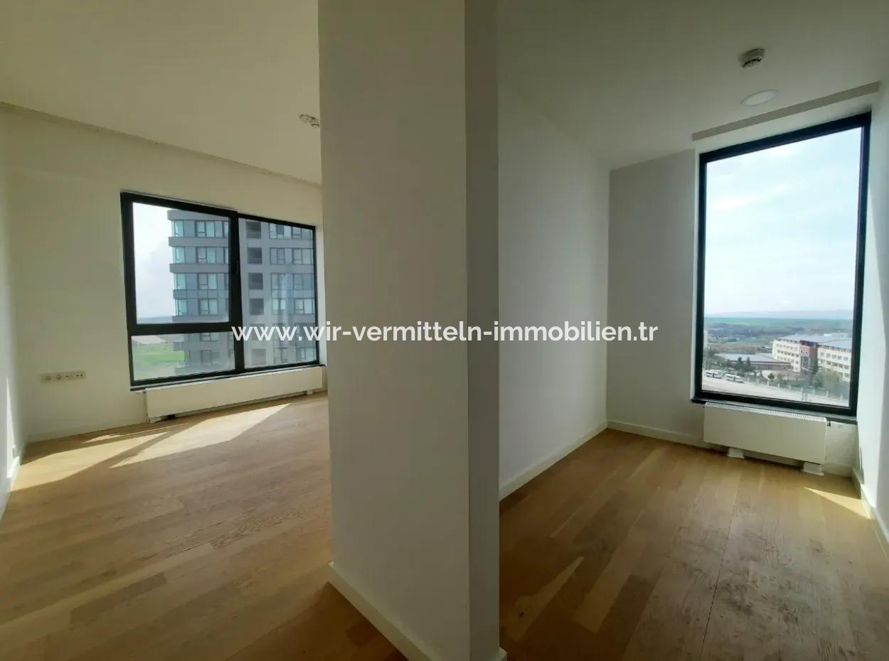 Kiracısız İncek Loft Satılık  5,5+1  Göl Manzaralı 14.Kat Daire