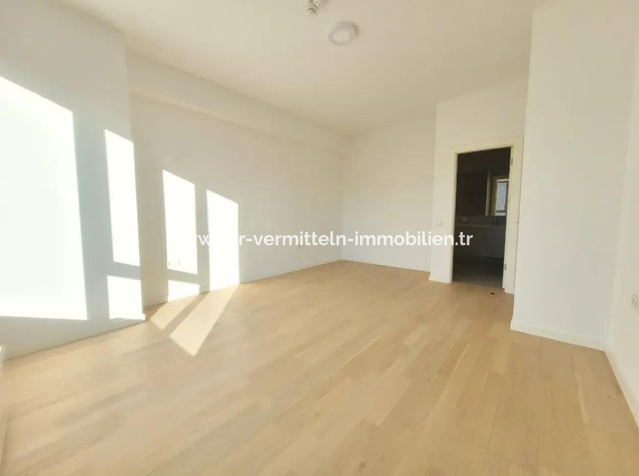 İncek Loft Satılık 2,5+1 Peyzaj Manzaralı 3.Kat Daire
