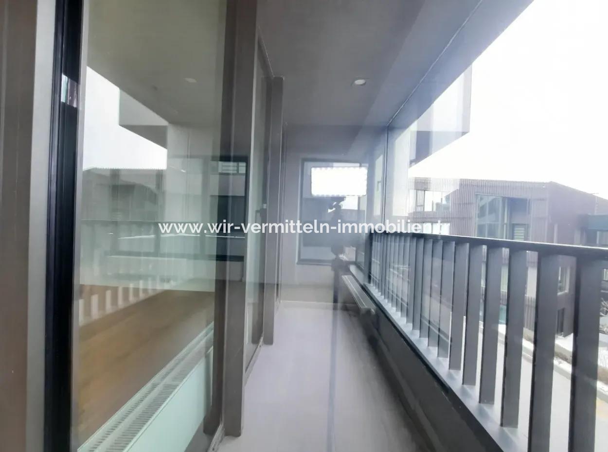 İncek Loft Satılık  5+1  Peyzaj Manzaralı 3.Kat 188 M² Daire