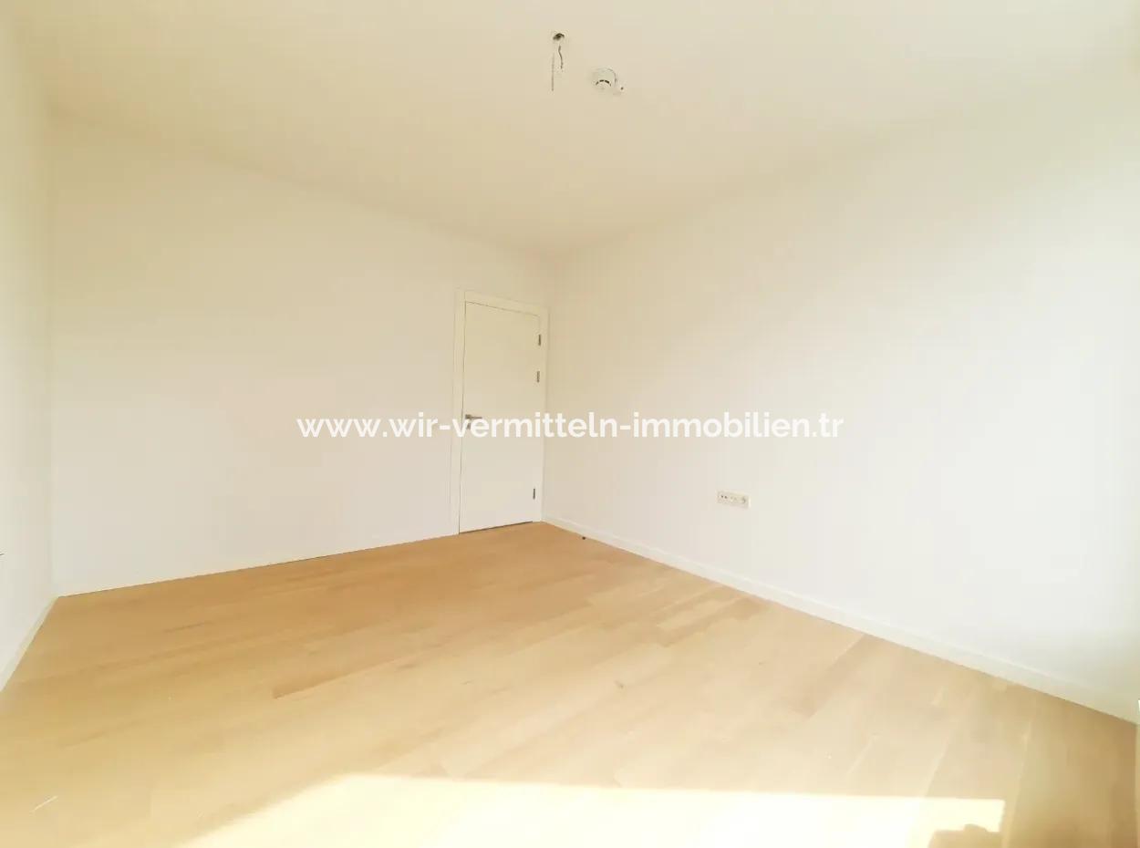 İncek Loft Satılık  5+1  Peyzaj Manzaralı 3.Kat 188 M² Daire