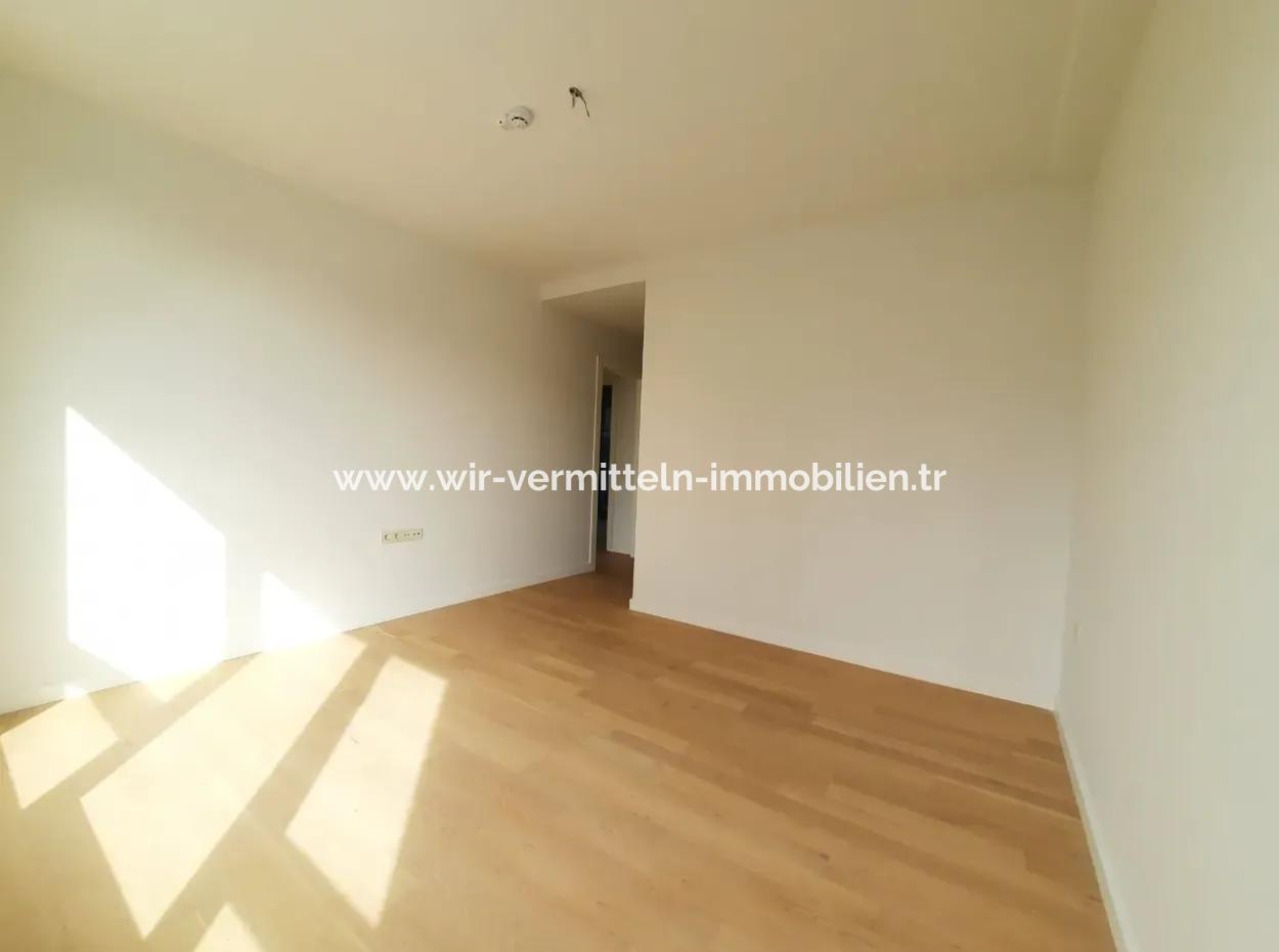 İncek Loft Satılık  5+1  Peyzaj Manzaralı 3.Kat 188 M² Daire