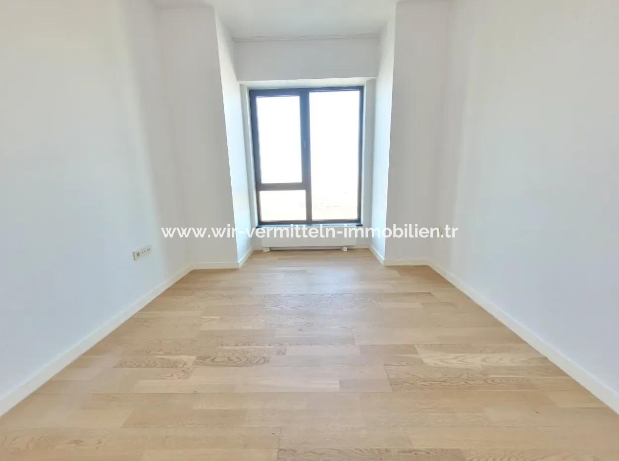 Kiracısız İncek Loft Satılık  5.5+1  Göl Manzaralı 20.Kat Daire