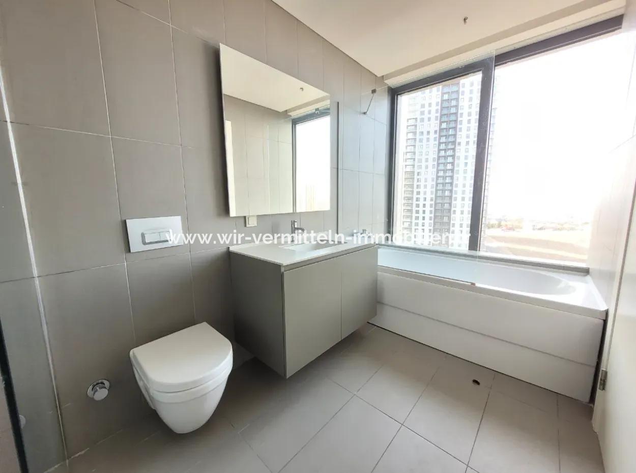 Kiracısız İncek Loft Satılık  5.5+1  Göl Manzaralı 20.Kat Daire