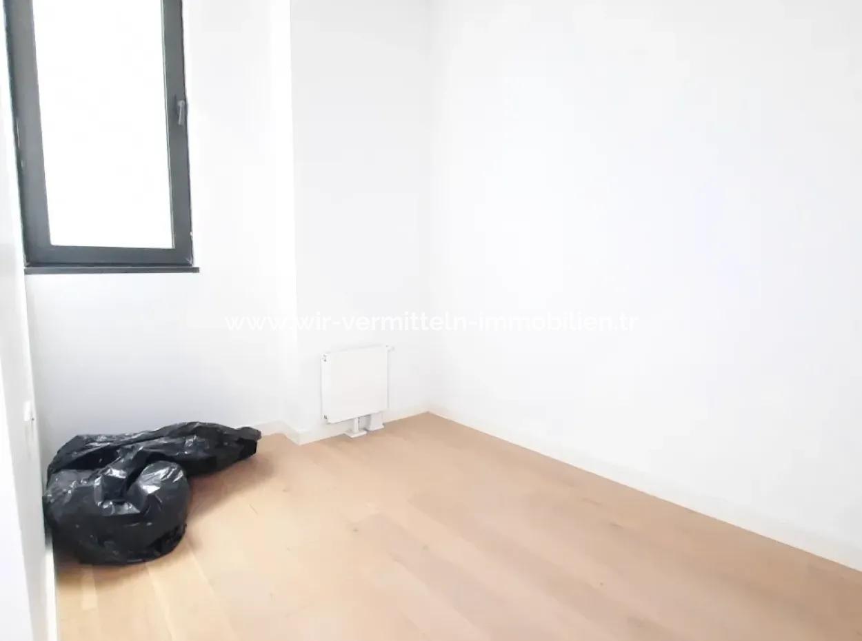 İncek Loft Satılık  5,5+1 Dubleks Göl Manzaralı 2.Kat Kiracısız Daire