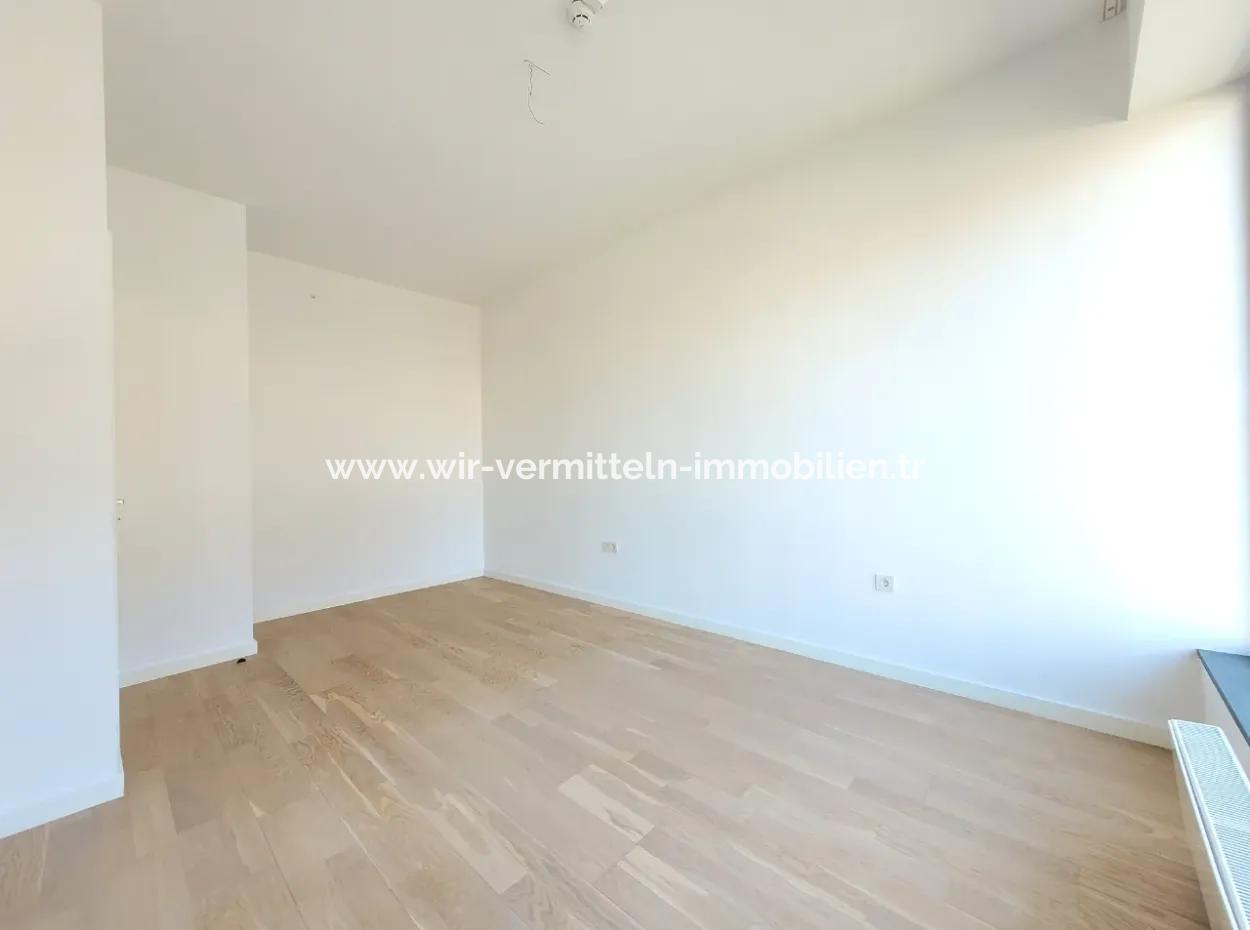 Kiracısız İncek Loft Satılık  2+1 Bahçe Dubleks Şehir Manzaralı Daire
