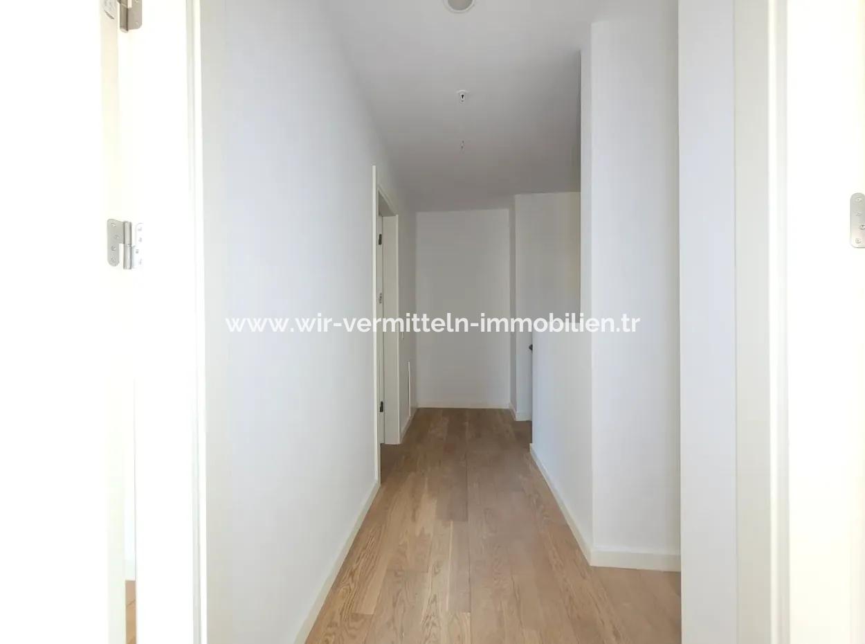 Kiracısız İncek Loft Satılık  2+1 Bahçe Dubleks Şehir Manzaralı Daire