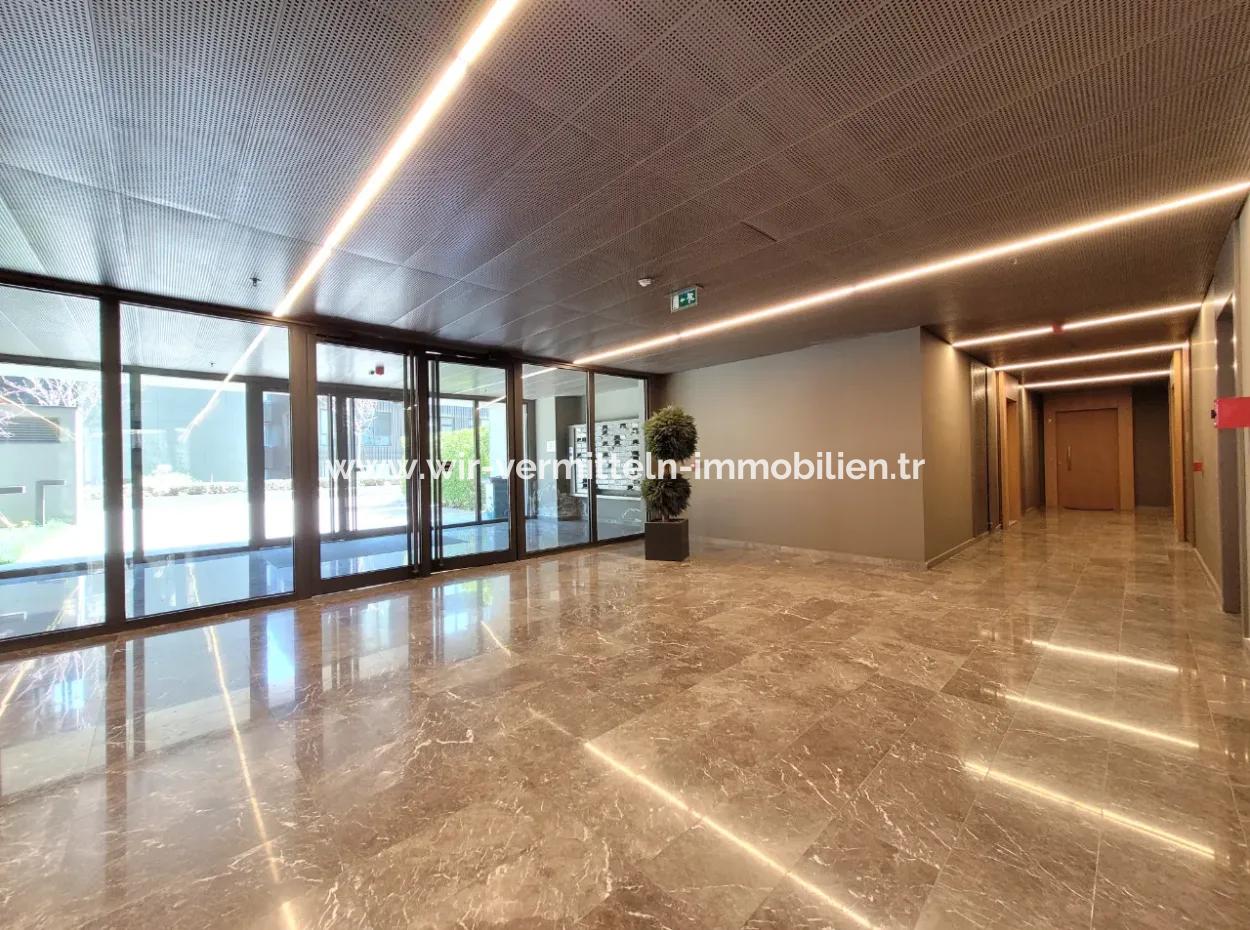 Kiracısız İncek Loft Satılık  2+1 Bahçe Dubleks Şehir Manzaralı Daire