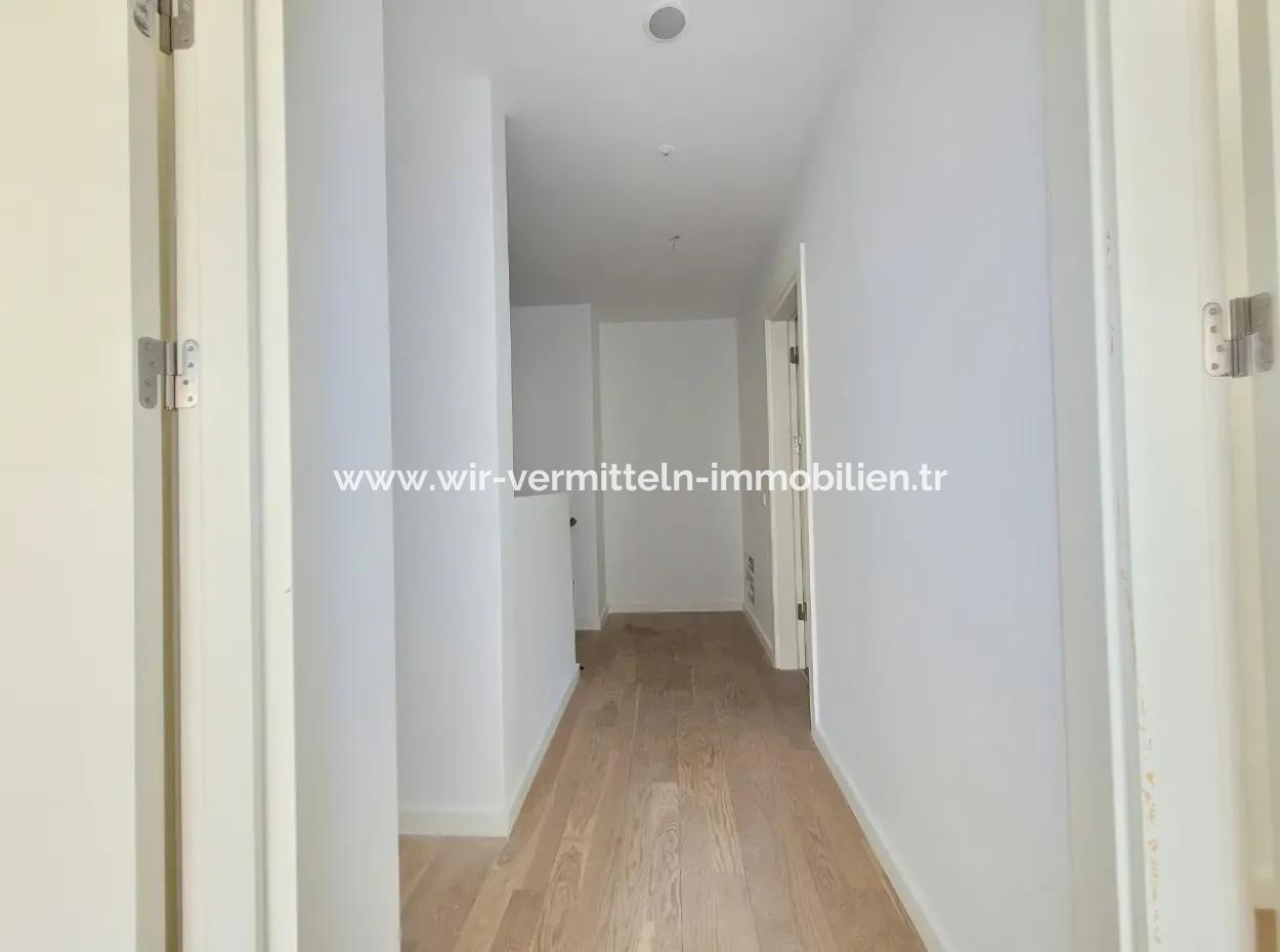Kiracısız İncek Loft Satılık  2+1 Bahçe Dubleks Şehir Manzaralı Daire