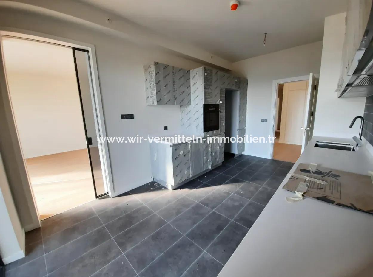 Vatandaşlığa Uygun Beytepe İncek Bulvar Loft Satılık 4+1 17.Kat Park Manzaralı Güney Cephe  Daire