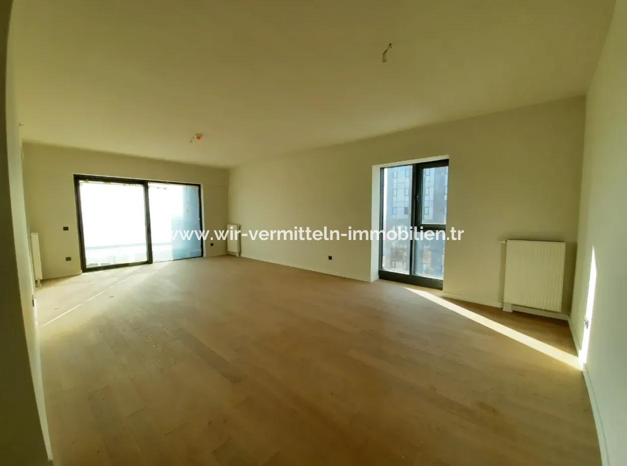 Vatandaşlığa Uygun Beytepe İncek Bulvar Loft Satılık 4+1 17.Kat Park Manzaralı Güney Cephe  Daire