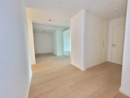 Boş Krediye Uygun İncek Loft Satılık 2,5+1 Peyzaj Manzaralı 1.Kat Daire