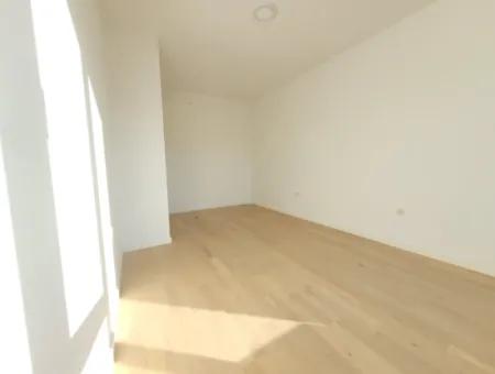 Boş Krediye Uygun İncek Loft Satılık 2,5+1 Peyzaj Manzaralı 1.Kat Daire