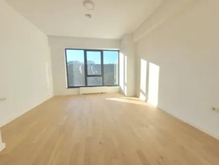 Boş Krediye Uygun İncek Loft Satılık 2,5+1 Peyzaj Manzaralı Kiracısız 2.Kat Daire