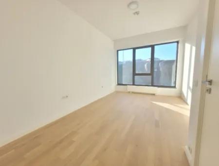 Boş Krediye Uygun İncek Loft Satılık 2,5+1 Peyzaj Manzaralı Kiracısız 2.Kat Daire