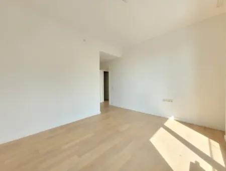 Boş İncek Loft Satılık Teraslı  3+1 110 M² Mogan Manzaralı Daire