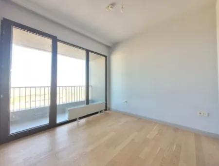 Boş İncek Loft  Satılık 1+1 Göl Manzaralı 2.Kat Daire