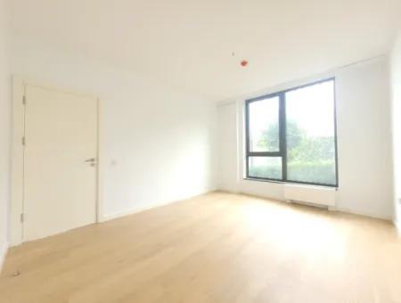 Boş İncek Loft Satılık  Teraslı 4+1  Mogan Manzaralı 146 M² 1.Kat Daire