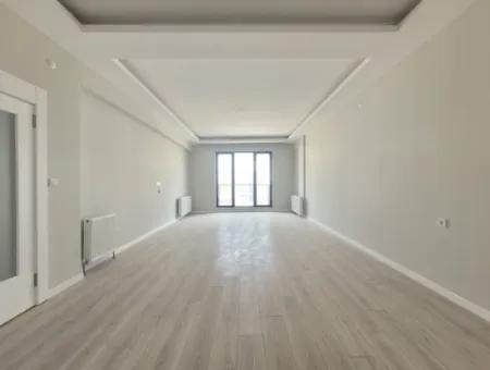 Vatandaşlığa Uygun Ankara Gölbaşı Bahçelievler Mah. 200 M ² Park Manzaralı Arakat Lüks Satılık Daire