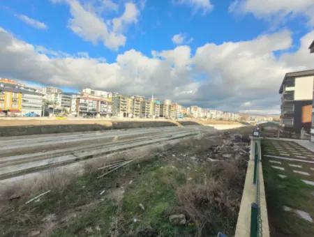 Vatandaşlığa Uygun Ankara Gölbaşı Bahçelievler Mah. 200 M ² Park Manzaralı Arakat Lüks Satılık Daire