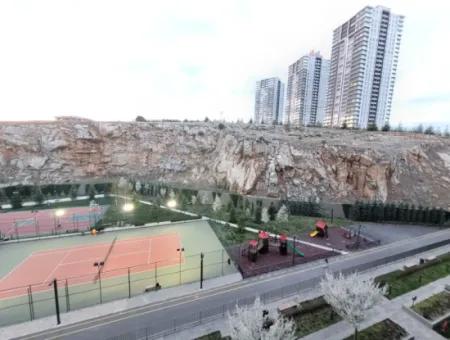 Krediye Uygun Boş İncek Loft Satılık 2,5+1 Peyzaj Manzaralı Bahçe Katı Daire 2 Bahçeli