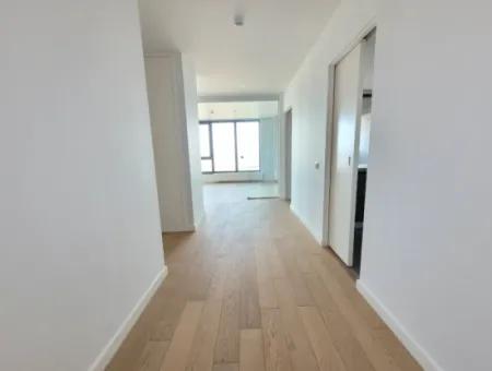 Kiracısız İncek Loft Satılık  5.5+1  Göl Manzaralı 20.Kat Daire